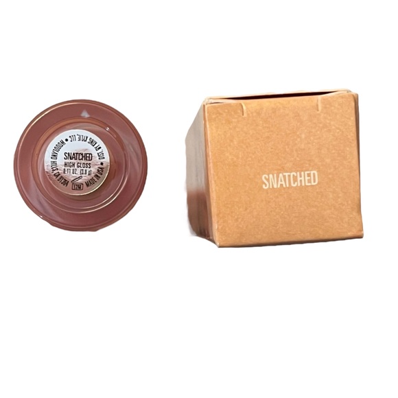 Kylie Cosmetics/ Kylie Jenner High Gloss 0.11 oz Color: Snatched - Picture 4 of 6